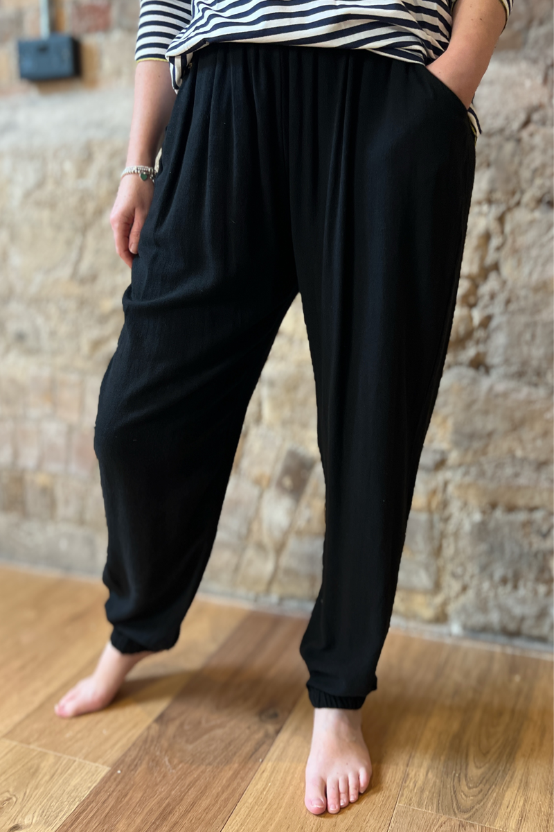 Leo relaxed trousers black